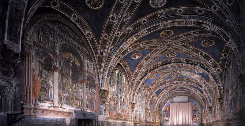 Domenico_di_Bartolo_-_View_of_the_fresco_cyle_in_the_Pellegrinaio_-_WGA06415.jpg